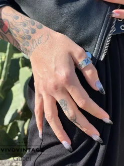 Anello Gucci con incisione ape e GG