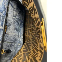Fendi Peekaboo con tracolla