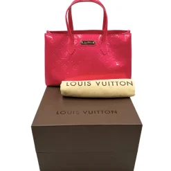 LV Wilshire vernis fucsia