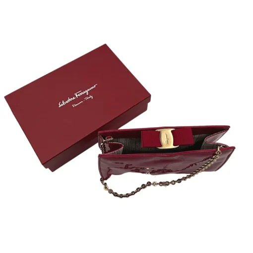 Pochette Ferragamo vernis