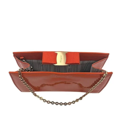 Pochette Ferragamo vernis
