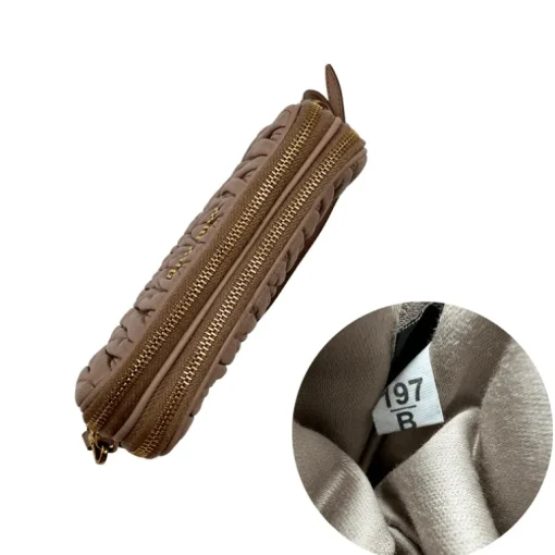 Pochette Miu Miu gaufré