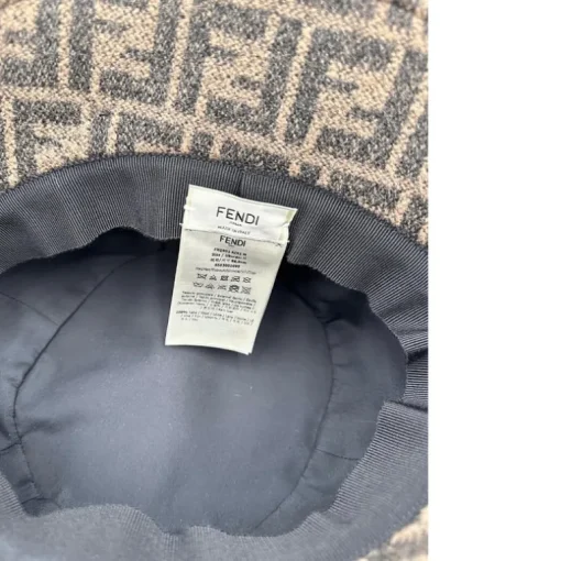 Set cappello e sciarpa Fendi